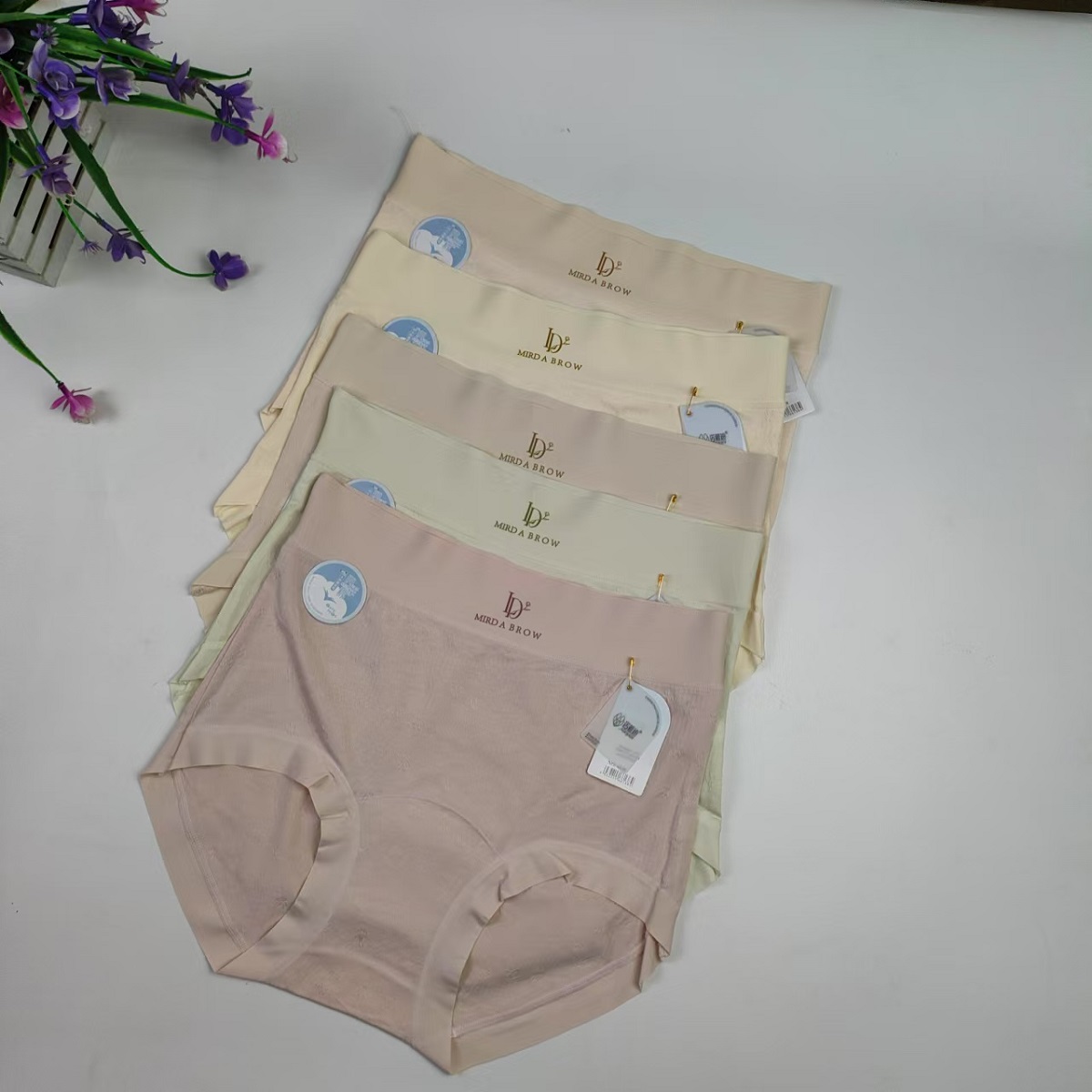 诺雅迪6138新款提花无痕内裤女士内裤中腰妈妈包臀抑菌底档裤头