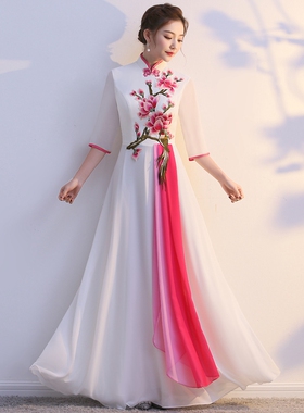 大码复古中国风白色改良走秀旗袍长裙舞台表演出服刺绣花朵连衣裙