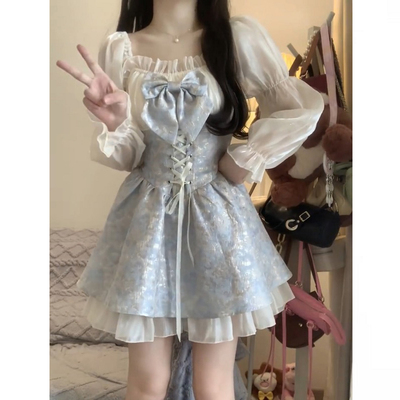 在逃公主流光蓝闪蝶蓬蓬短裙穿搭