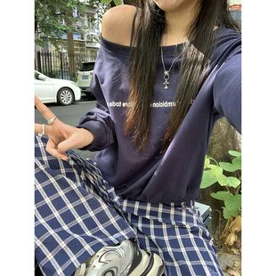 辣妹露肩长袖卫衣女2024早秋新款字母印花宽松设计感心机学生上衣