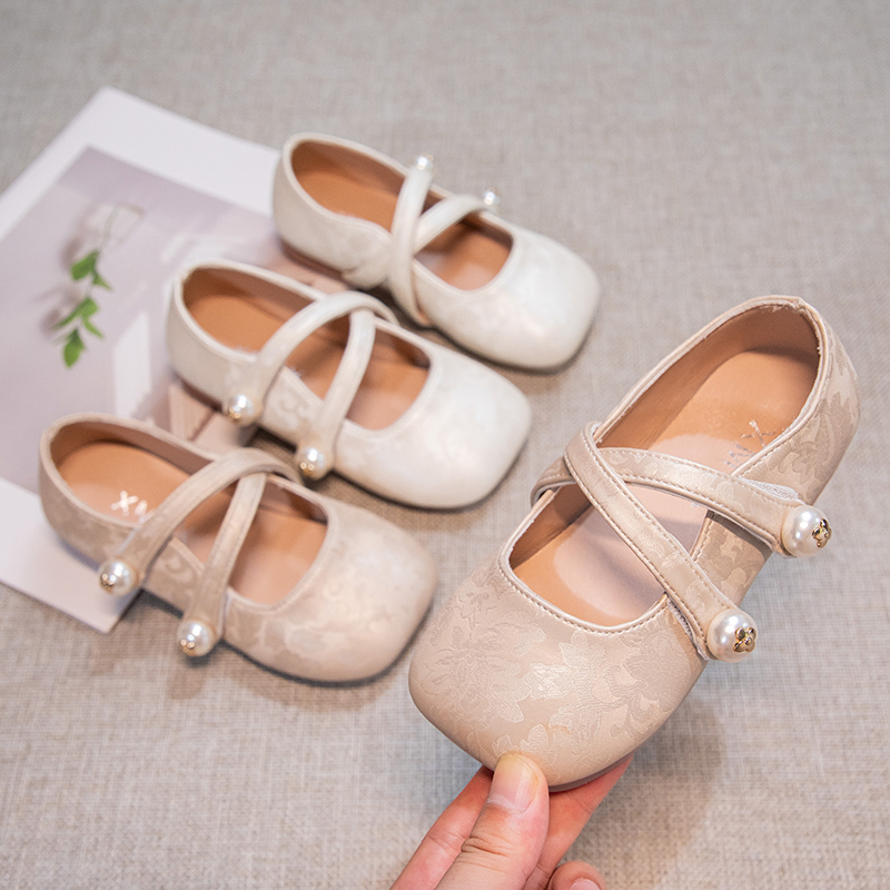 抖音小杨哥推荐女童小皮鞋