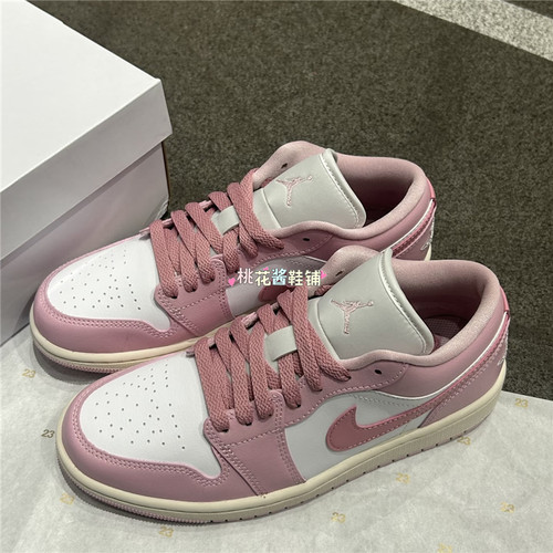 Nike耐克26年夏季女子AJ1白粉低帮篮球鞋运动休闲板鞋DC0774-607