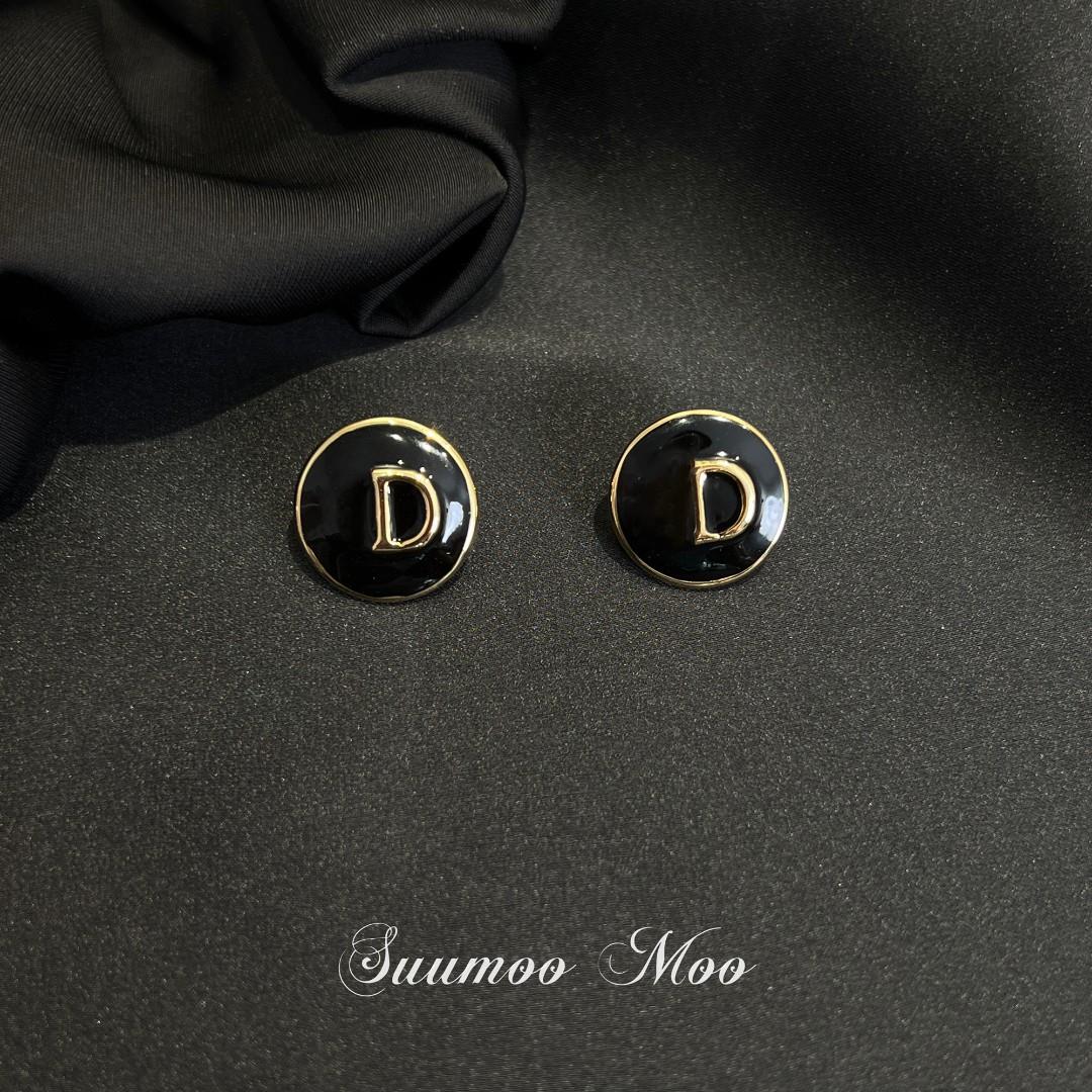 CD纽扣耳环黑色圆形字母耳环气质时尚简约