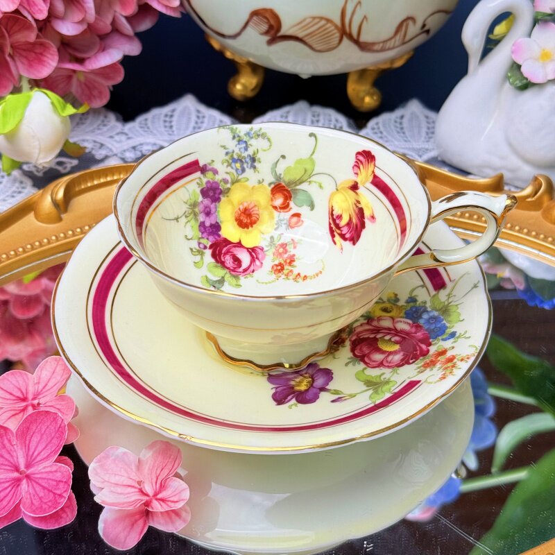 西洋古董 paragon双狮淡黄釉杯内玫瑰鸢尾阔口鎏金骨瓷杯碟 现货