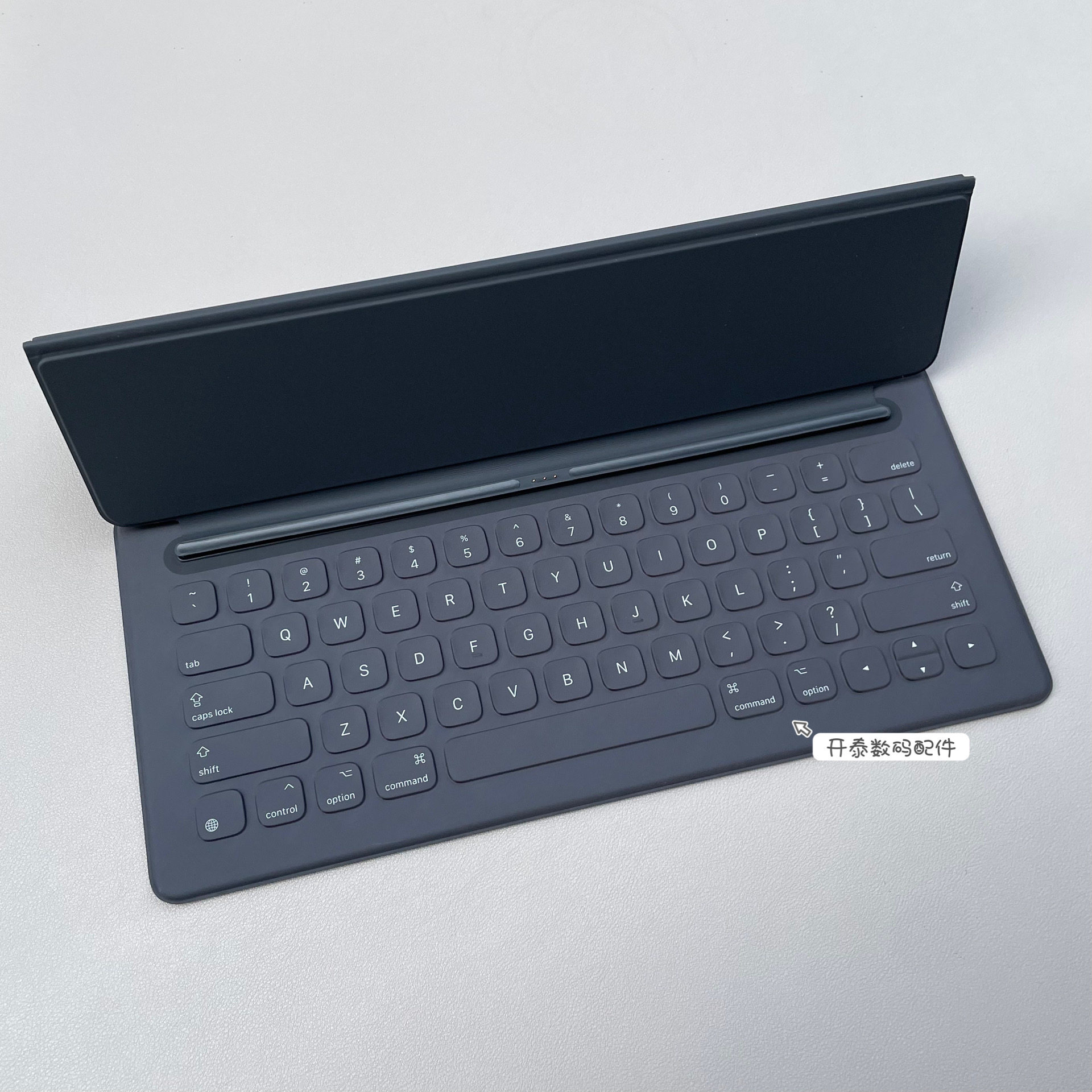 适用于12.9 英寸iPad Pro1代2代智能原装磁吸壳SmartKeyboard键盘