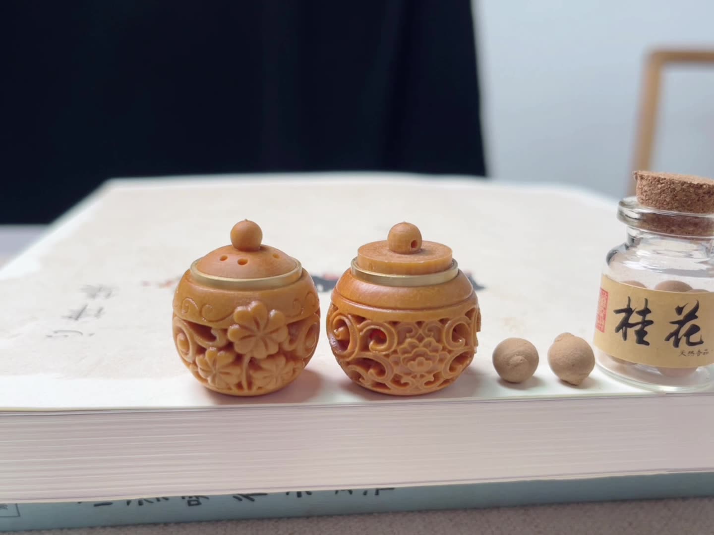 硕亨芭比檀香镂空玲珑香囊球