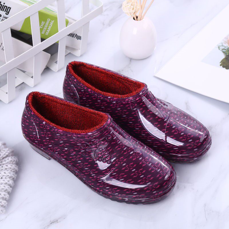 여성용 장화 세련된 아우터 워터 부츠 미끄럼 방지 방수 신발 새로운 성인용 고무 신발 중간 및 짧은 튜브 플러스 벨벳 덧신 장화
