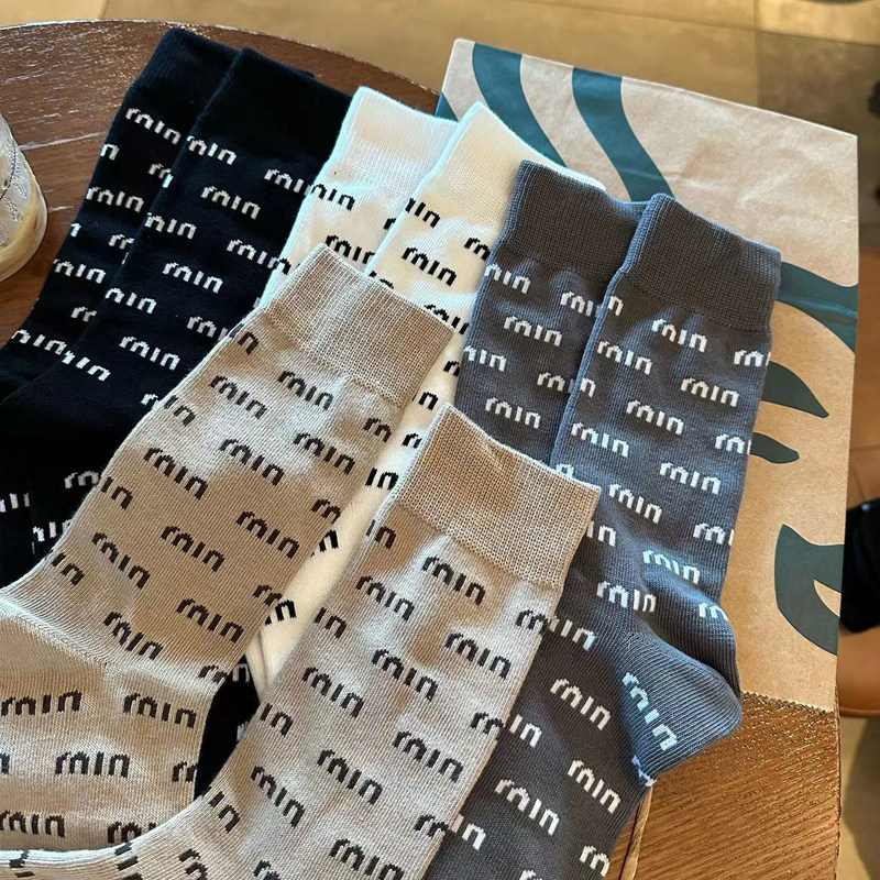 欧货满印中筒袜黑白灰纯色