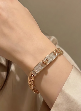 镀18K玫瑰金镶钻凯莉锁扣手链