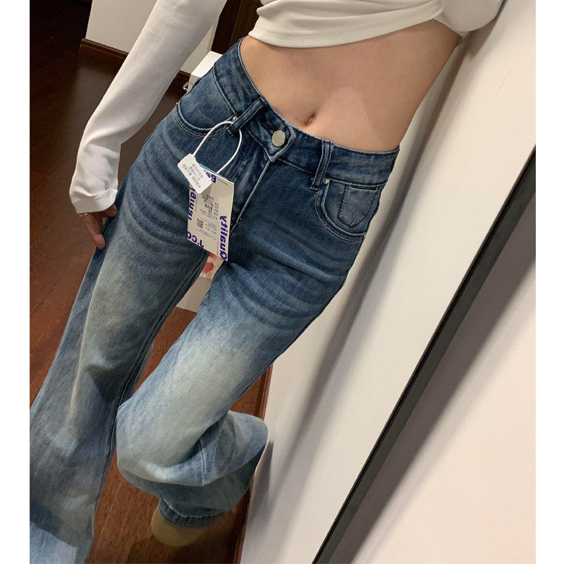 浅蓝色不贴腿微喇牛仔裤女2026新款复古高腰垂感显瘦直筒喇叭裤子