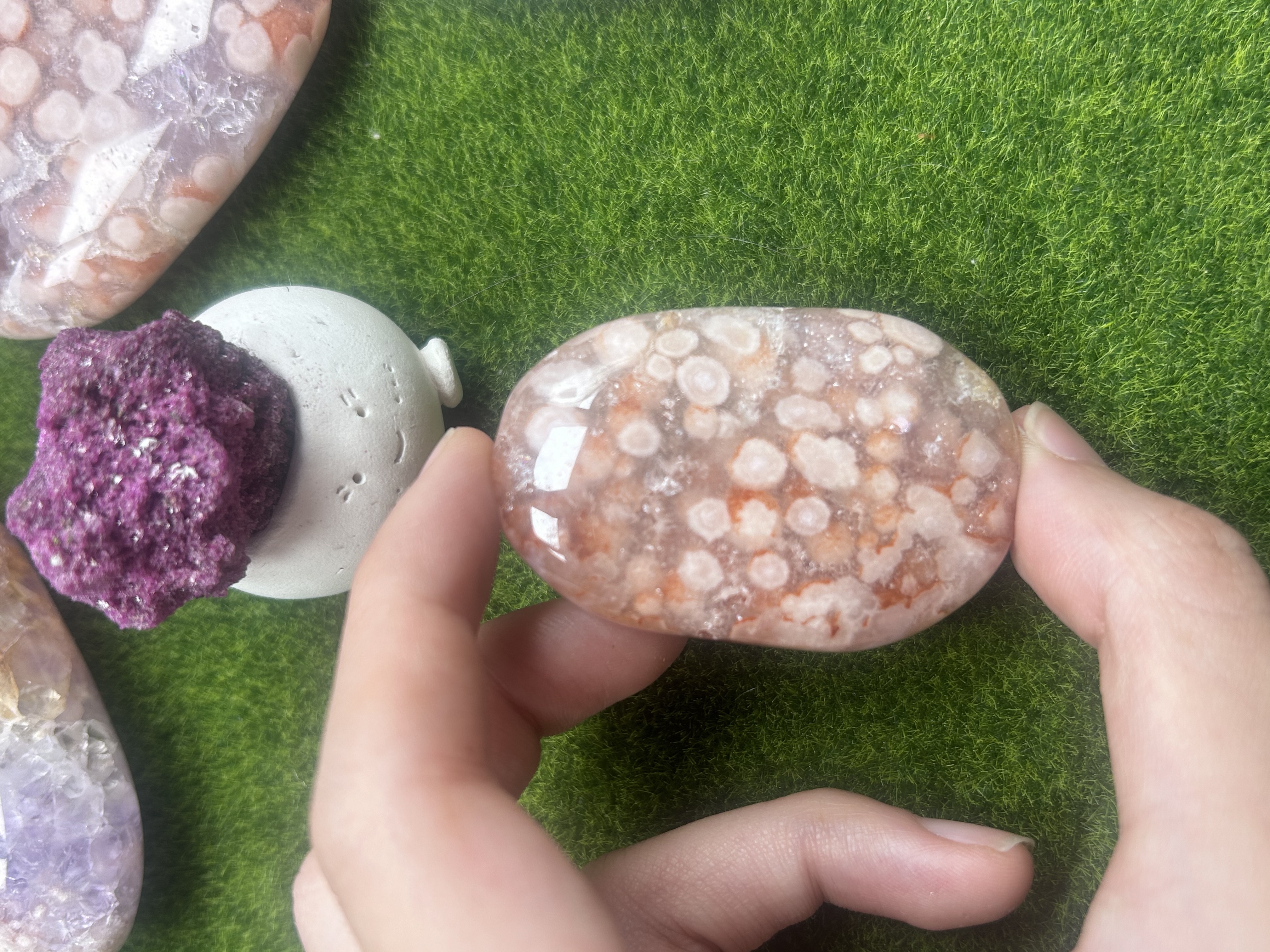 天然樱花玛瑙水晶玛瑙手把件原石手把件带闪不灵不灵的