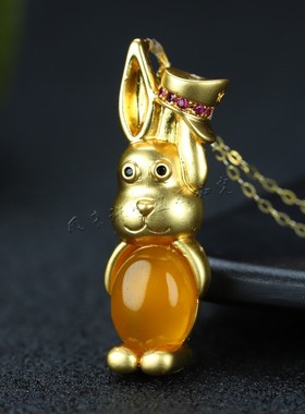 天然A货冰种玉髓镀24k真金黄玛瑙吊坠女款时尚个性彼得兔玉石项链
