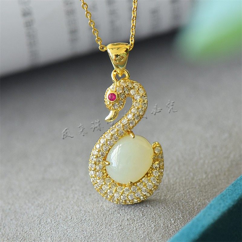 天然和田玉白玉圆珠天鹅吊坠个性简约挂件女款满钻玉石项链锁骨链