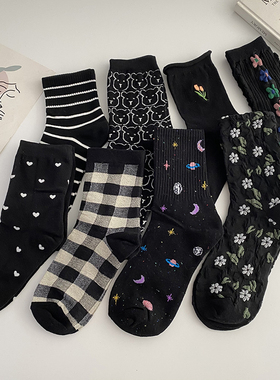 黑色袜子女士中筒秋冬季百搭ins潮日系可爱甜美格子条纹花朵长袜