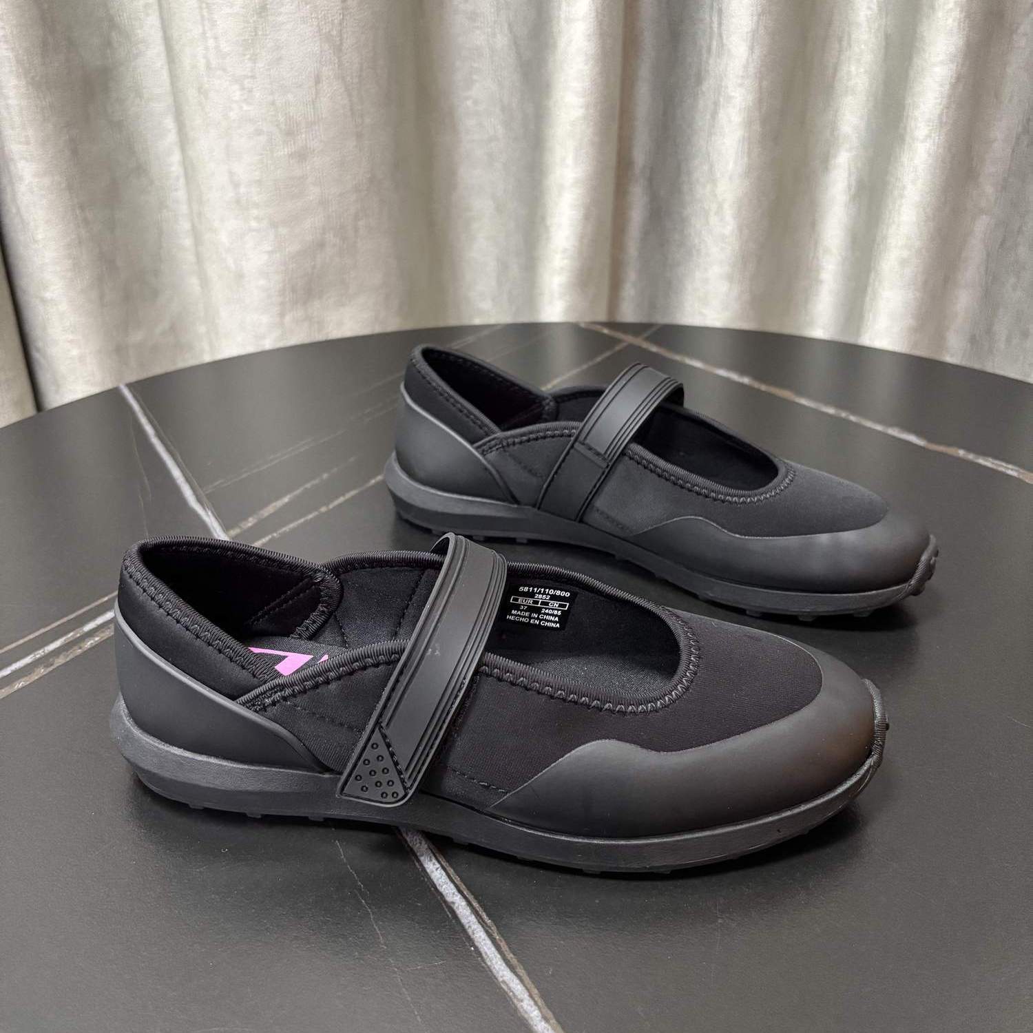 美国单外贸一脚蹬妈妈鞋软底减震魔术贴舒适防滑健步鞋轻便女鞋