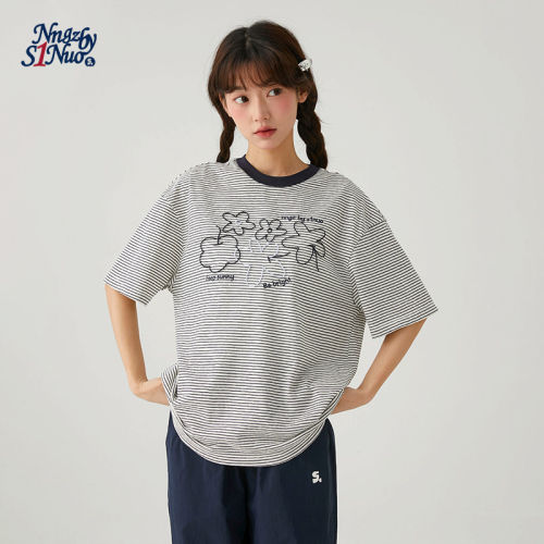 诺诺公主S1N藏青色条纹圆领短袖T恤女2026夏新款撞色花朵刺绣上衣