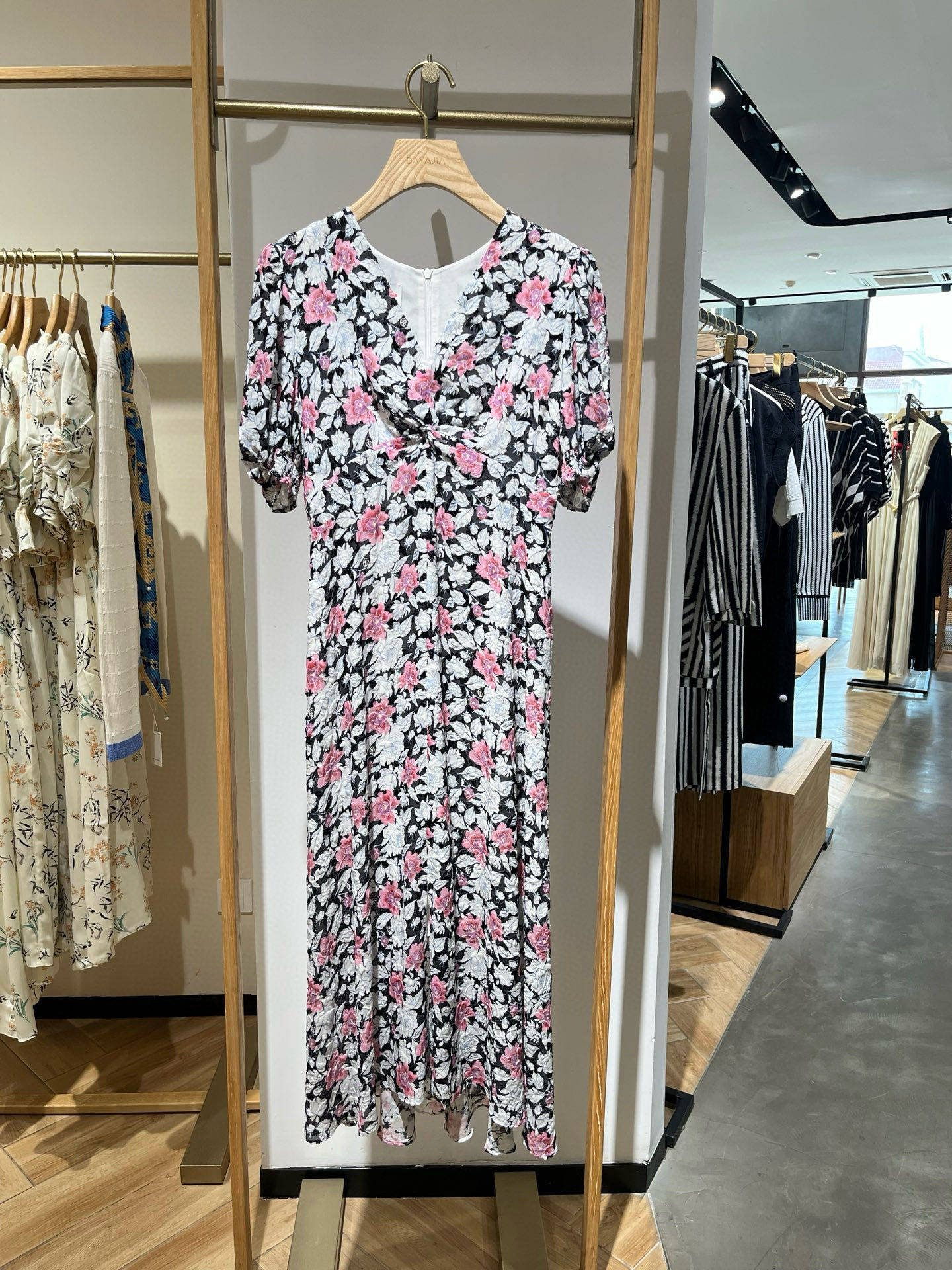 春夏款黑色真丝丝绒烧花优雅收腰显瘦连衣裙 EGJES4606A-4299