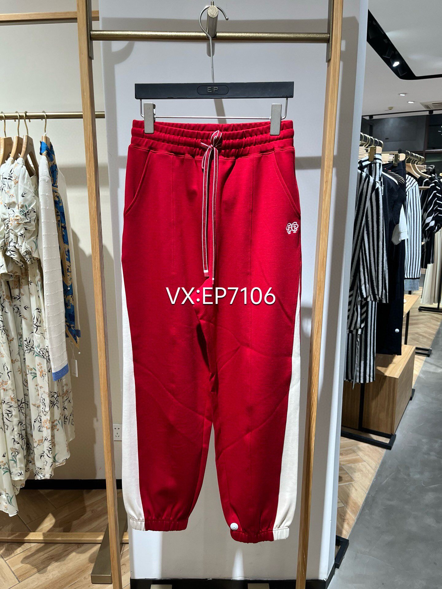 春夏款红色羊毛空气层拼色束脚套装运动裤 EGJPW6428-1899