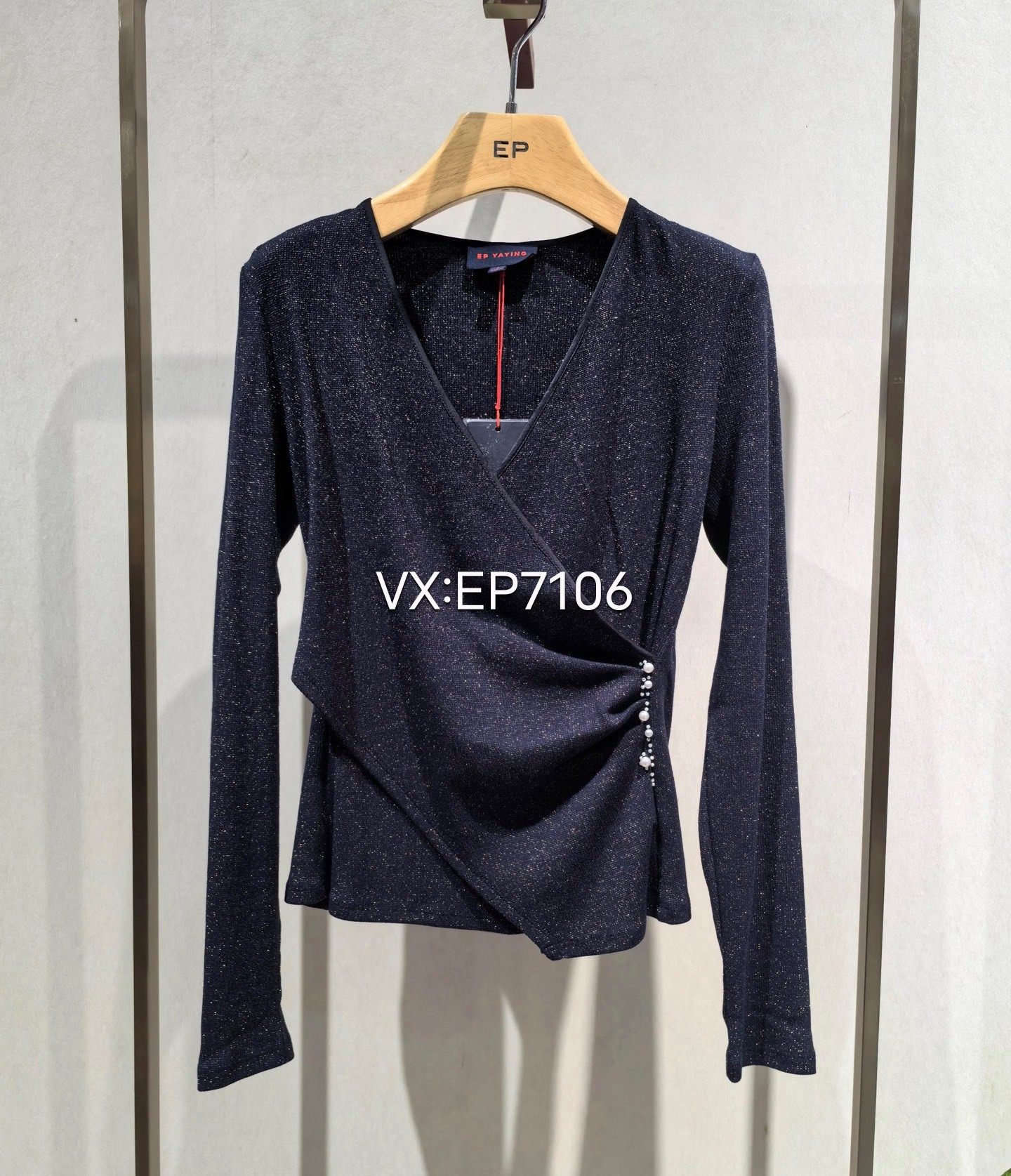 秋冬藏青色时尚V领围裹式收腰瘦瘦衫针织衫 EGJAC5526A-2199