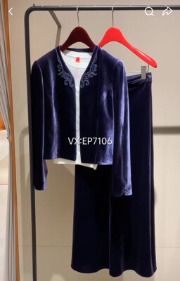 高级系列弹力光泽感丝绒收腰雅正如意盘带绣外套 EPKPS1119B-5999