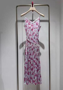 枚红色碎花褶艺V领收腰显瘦吊带连衣裙 1999 EGKEA4212A