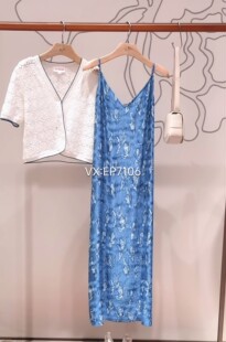蓝色褶艺扎染气质V领收腰吊带连衣裙 1699 EGKEA4239A