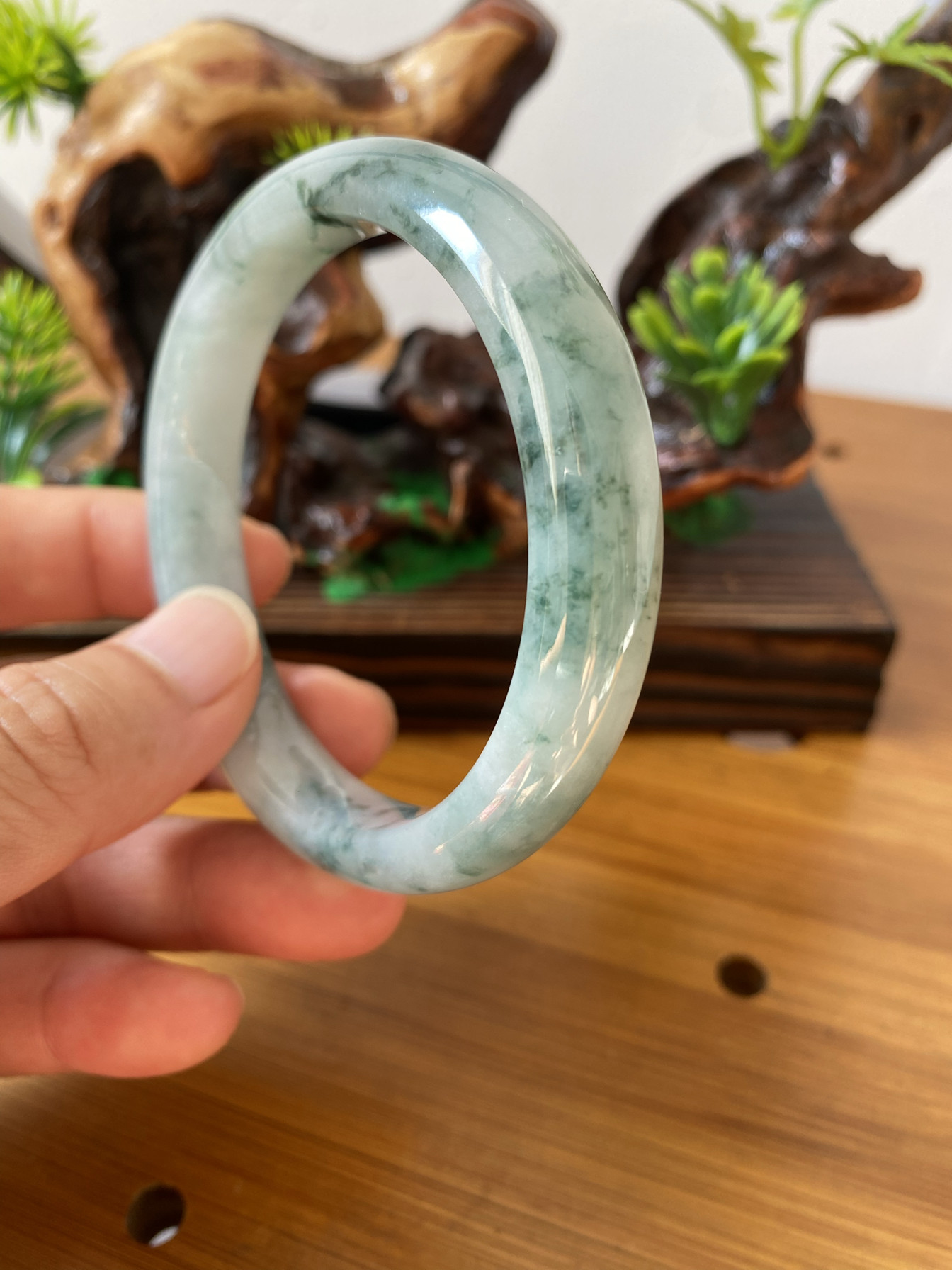 天然缅甸a货糯冰高冰感飘花正圈翡翠玉手镯(山色空蒙雨绮)