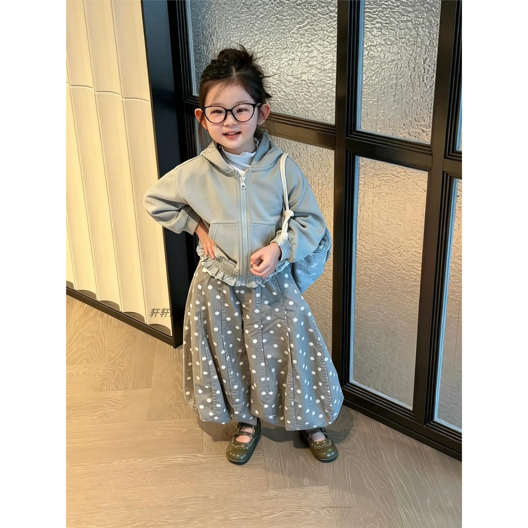 女宝木耳边卫衣开衫外套秋季2026新款儿童连帽上衣波点灯笼裤套装