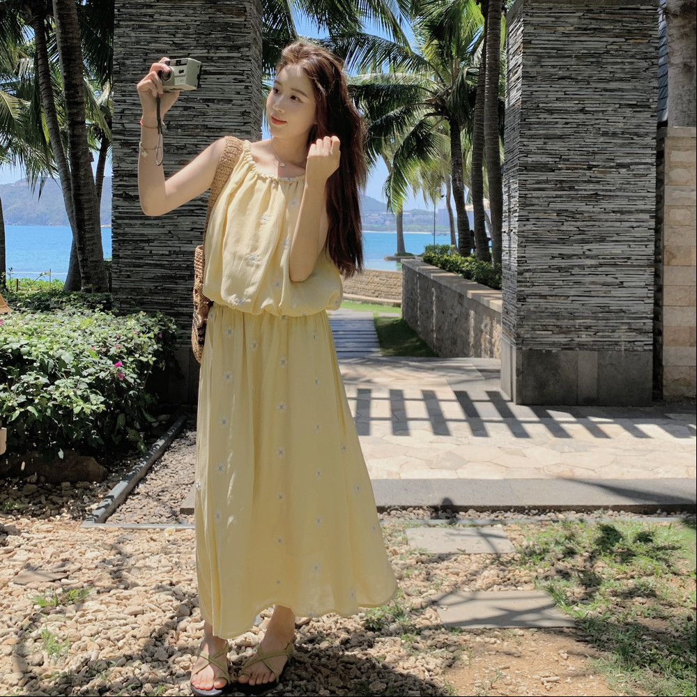 法式黄色碎花挂脖吊带半身裙套装女夏季新款多巴胺穿搭甜美两件套,女装套装/套裙,金十上