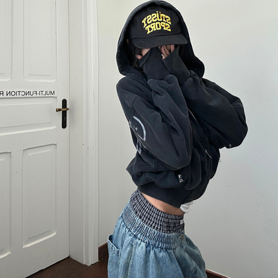 韩好甜WARDEN EDGE 黑色印花卫衣女秋修身显瘦复古开衫连帽短外套