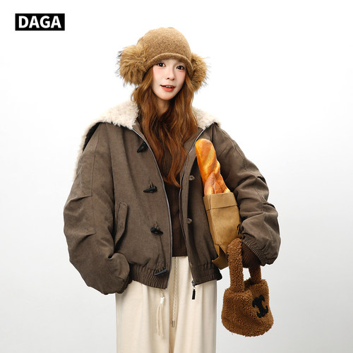 DAGA90白鸭绒巴恩风工装羽绒服女