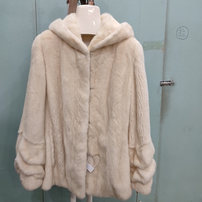 浅米黄帽款 时尚潮流女装SP1707