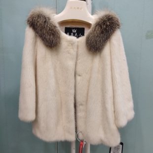 SP2158 潮流女装 米白毛领款 时尚