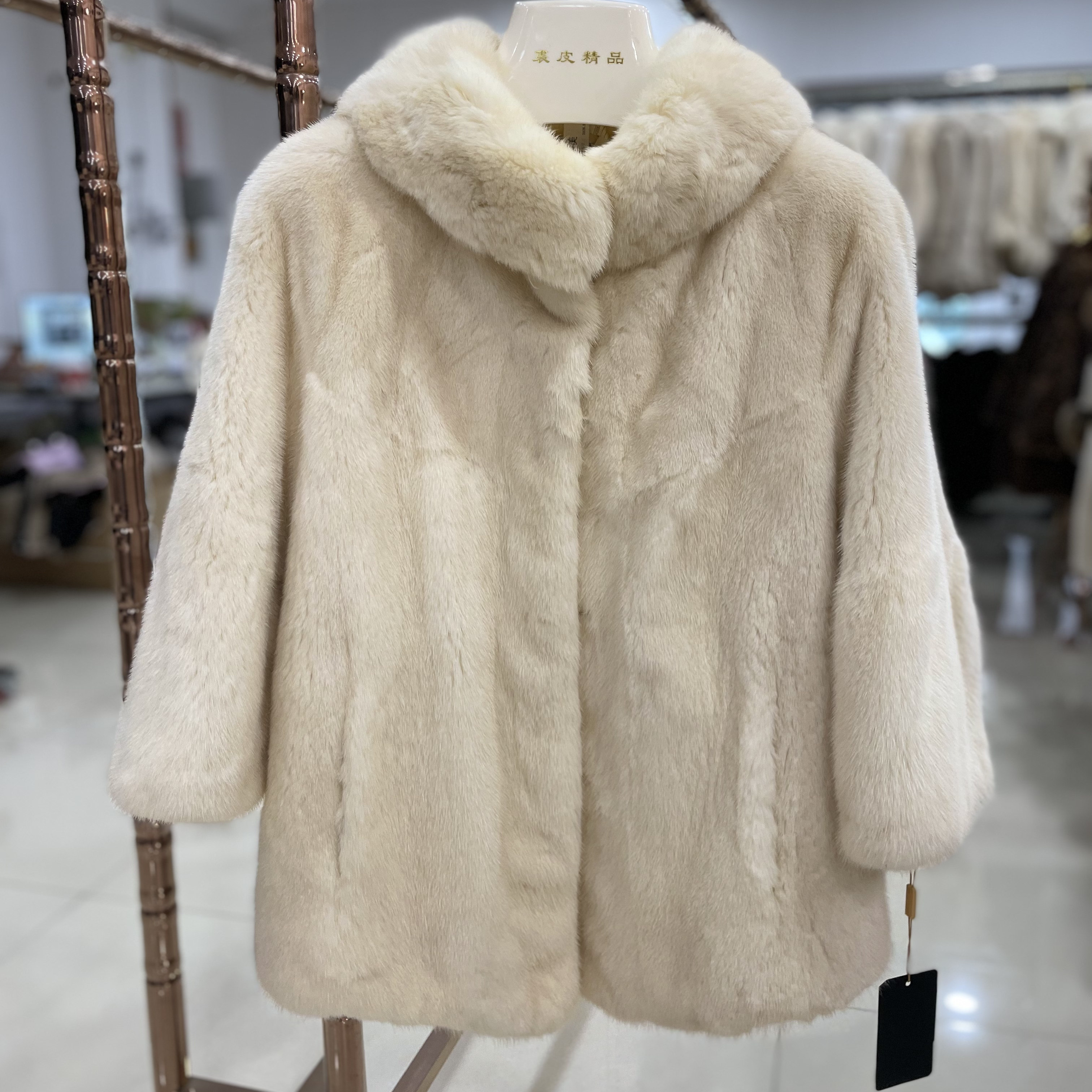 SP2133进口紫金天鹅绒短二毛女士水貂外套