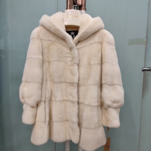 SP4578 潮流女装 米白横排帽款 时尚