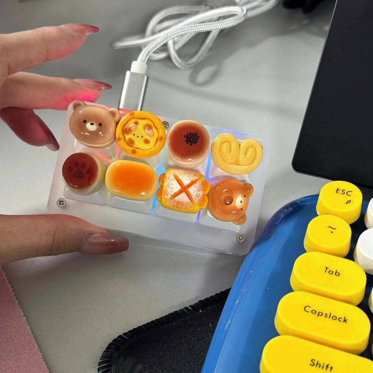 小熊食玩无痕立体键盘贴杯贴风扇装饰贴蛋挞电车贴奶油胶diy鞋花