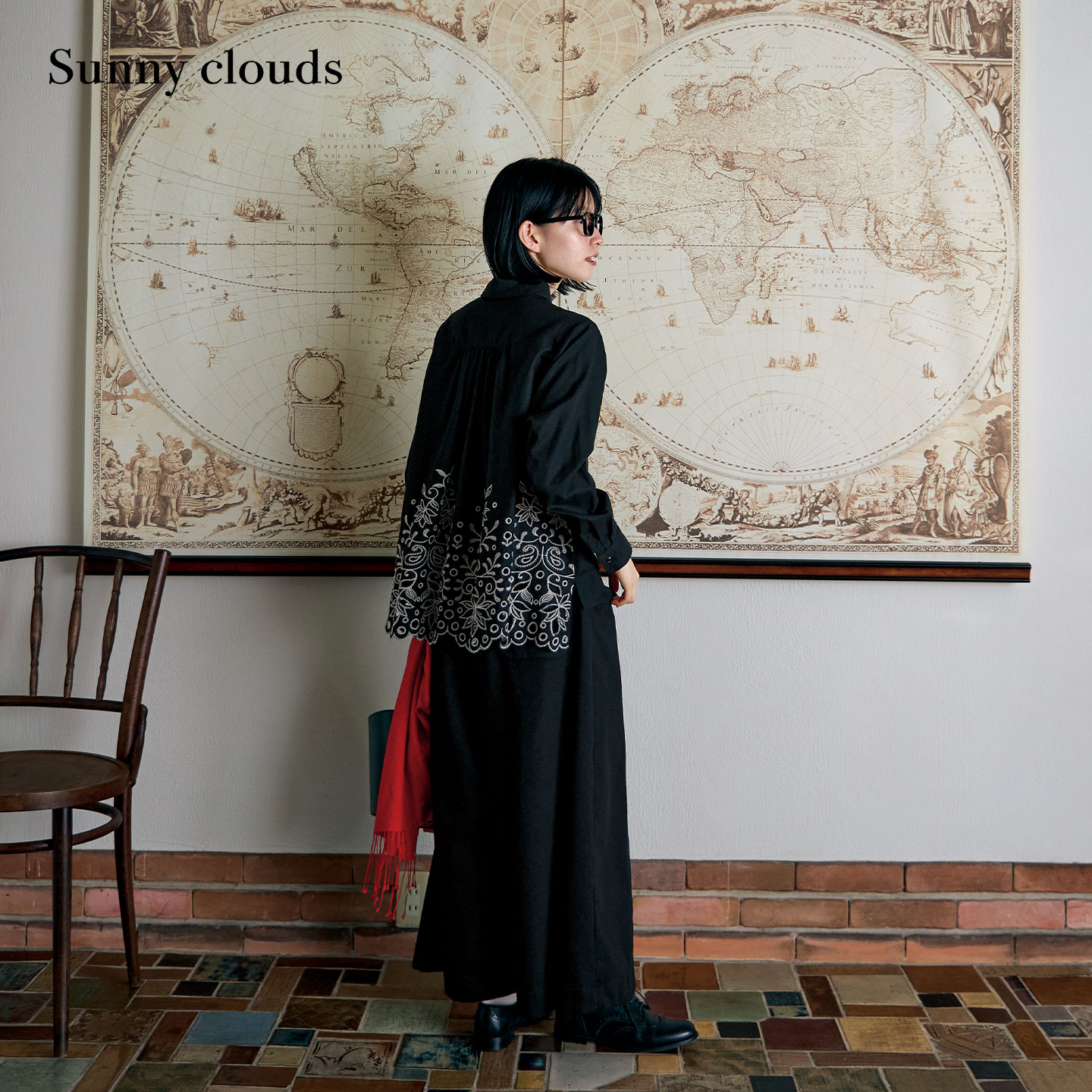 人气女巫系列黑色镂空刺绣衬衫