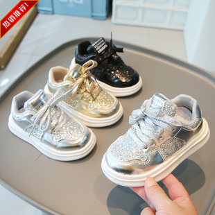 高颜值女童鞋亮晶晶银色春秋款运动鞋2024新款秋季男童低帮板鞋潮