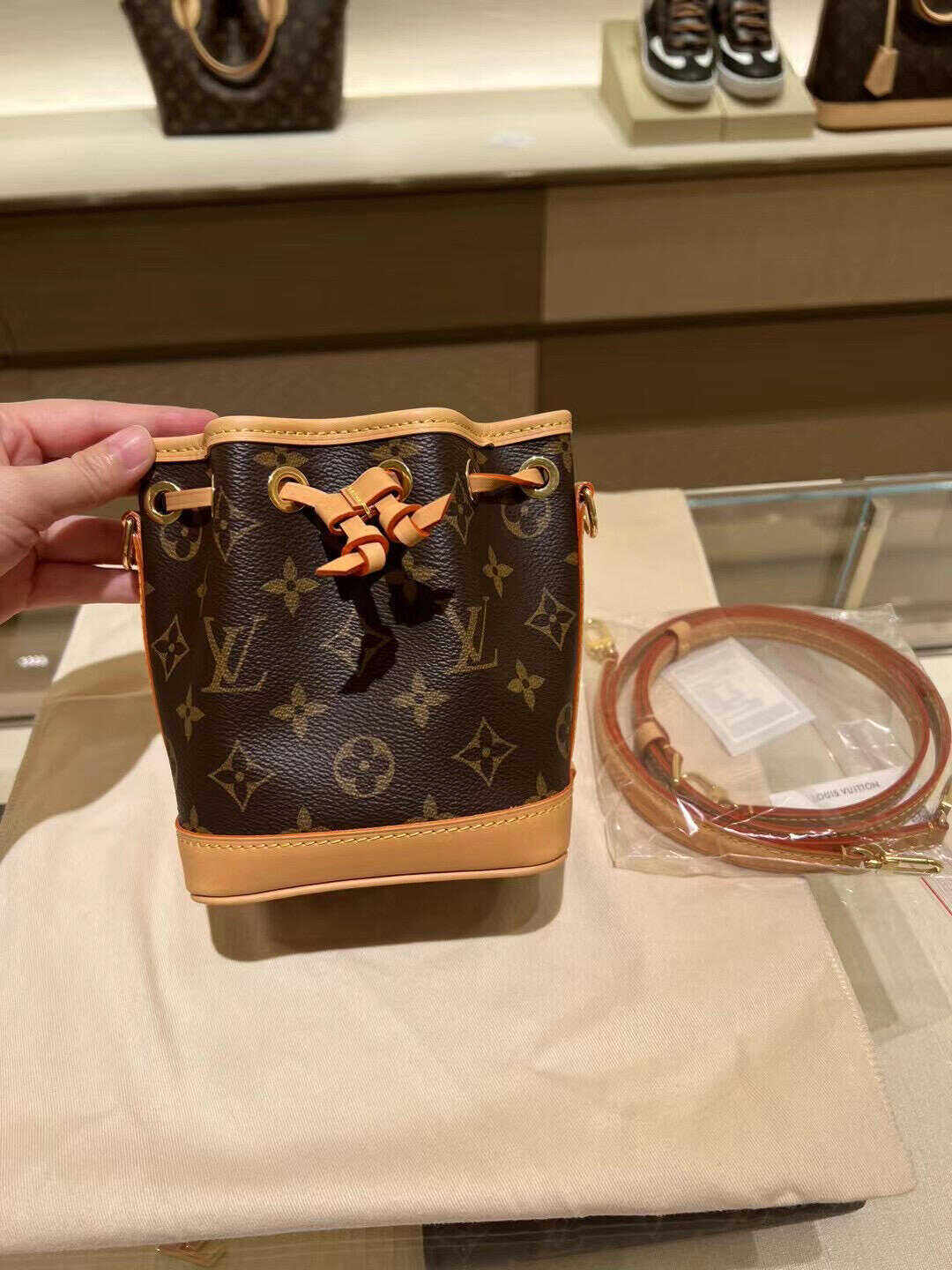 LV/女包新款Nano Noe迷你经典老花水桶包手提包抽绳单肩斜挎包