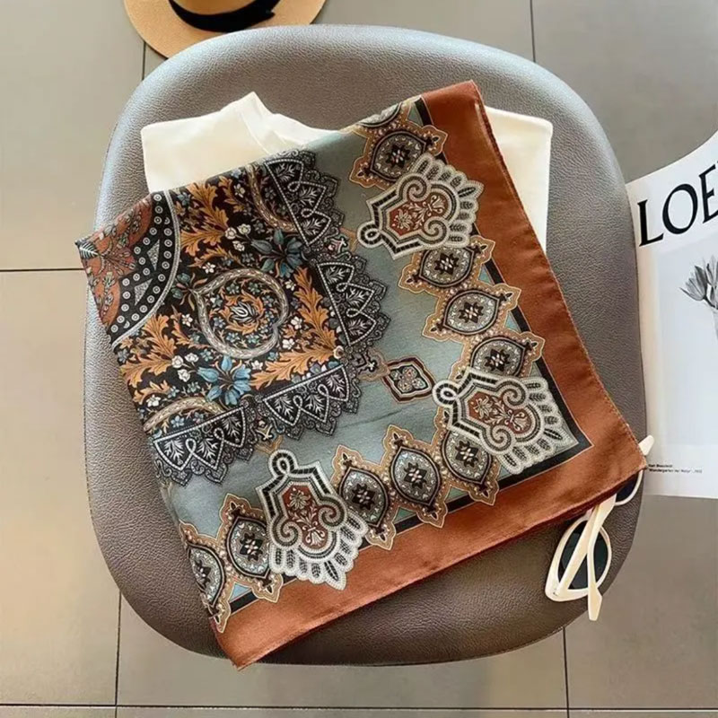 丝绒棉百搭65CM方巾披肩围巾领巾