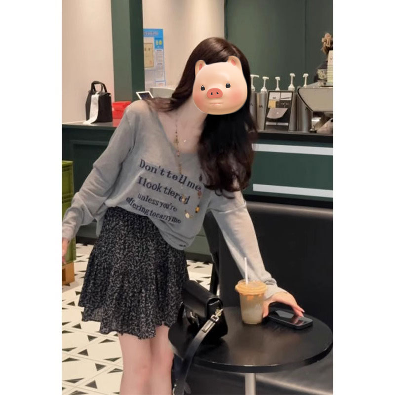 灰色V领莱赛尔天丝字母印花长袖T恤女夏季薄款微透外搭空调衫上衣