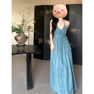 2025新款 蓝色V领吊带连衣裙女夏季 海边度假风收腰气质亚麻长裙子