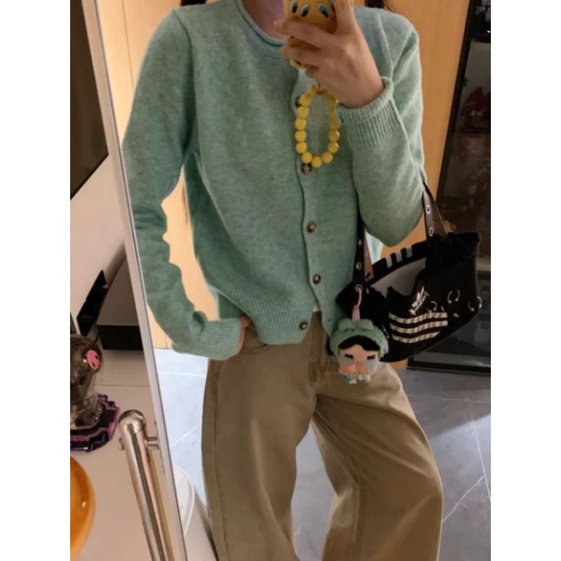 巨好看的绿色毛衣外套女秋冬上衣