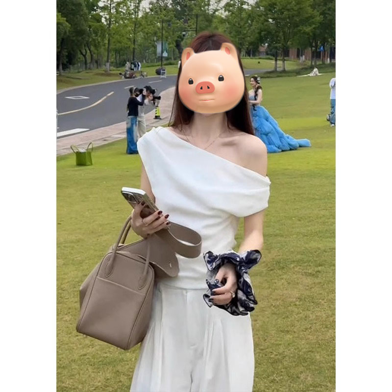 白色不规则斜肩短袖T恤女夏季设计感小众修身露肩高级感短款上衣