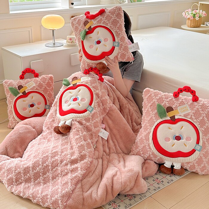 手提加厚小苹果牛奶绒抱枕被子两用可爱办公室午睡毯枕头汽车靠垫