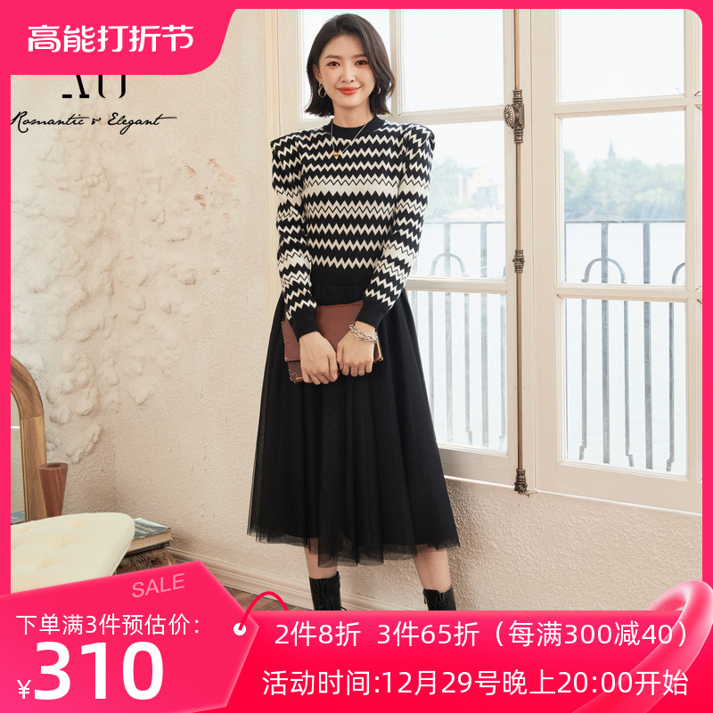 XG雪歌2023冬季新款网纱拼接高级感条纹针织连衣裙女XJ404720B899