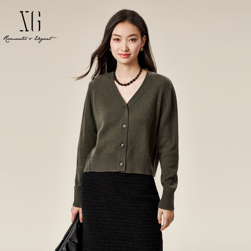 XG雪歌黑色修身短款毛针织衫2024冬季新款通勤纯棉羊毛长袖开衫女