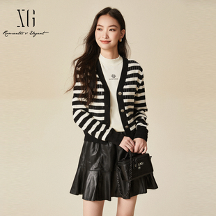 XG雪歌显瘦2024冬季新款条纹百搭网红毛衣开衫上衣女XJ411062B299