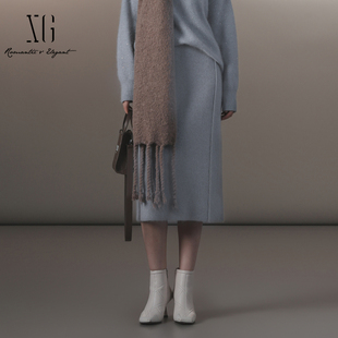 XG雪歌灰蓝色分割设计半身裙2024冬季新款弹性设计中长款直筒裙女