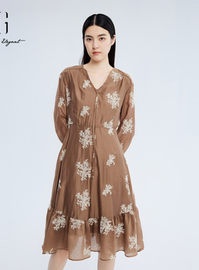 雪歌2024秋季新款中式绣花V领连衣裙女七分袖中长裙XJ304012B133